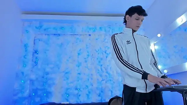 Play boys Hot2 online show from 1, 11, 2025