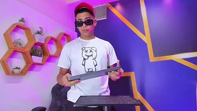 Play boys Hot2 online show from 6, 10, 2025