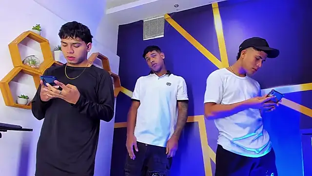 Play boys Hot2 online show from 4, 10, 2025