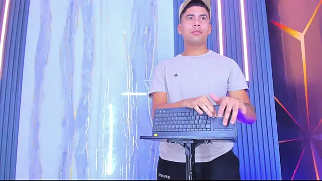 Play boys Hot2 online show from 29, 11, 2025