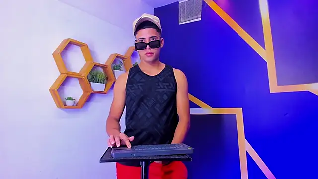 Play boys Hot2 online show from 14, 10, 2025