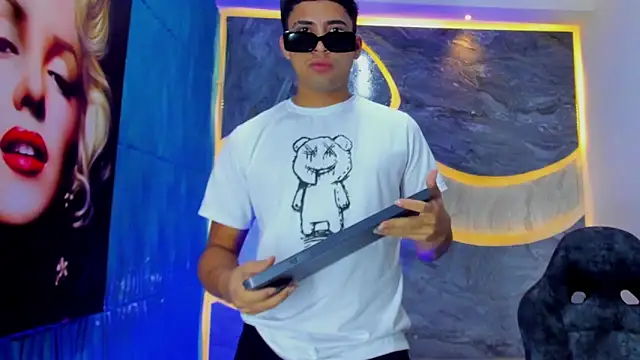 Play boys Hot2 online show from 29, 10, 2025