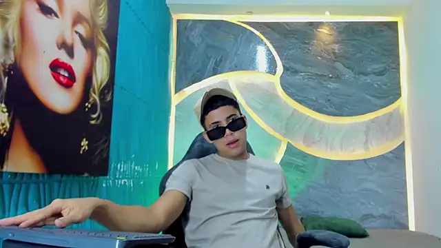 Play boys Hot2 online show from 26, 10, 2025