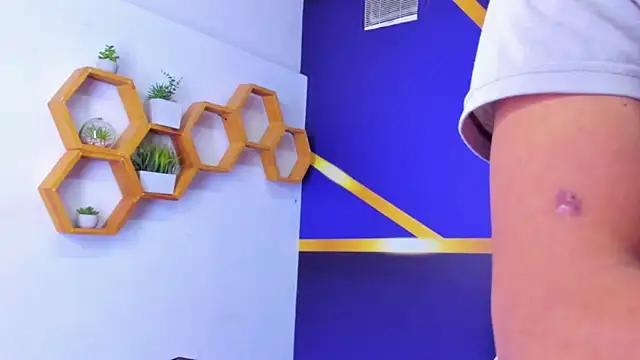 Play boys Hot2 online show from 13, 10, 2025