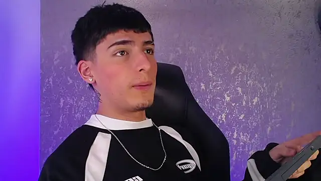 MateoMitchell online show from 24, 11, 2025