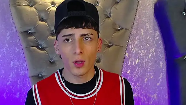 MateoMitchell online show from 23, 10, 2025