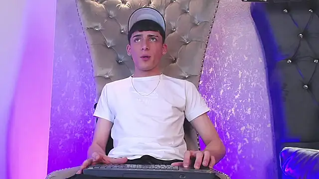 MateoMitchell online show from 18, 10, 2025