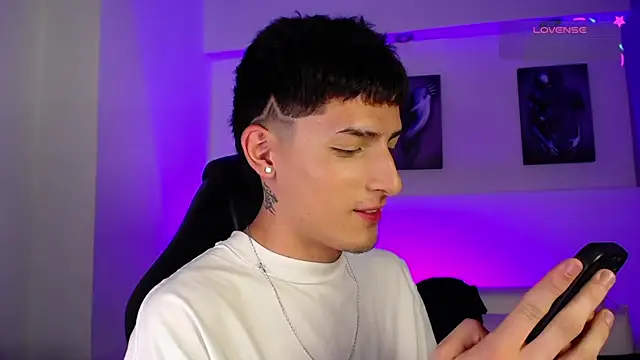 MateoMitchell online show from 8, 2, 2026