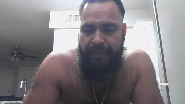BigJohnBear39 online show from 5, 10, 2025