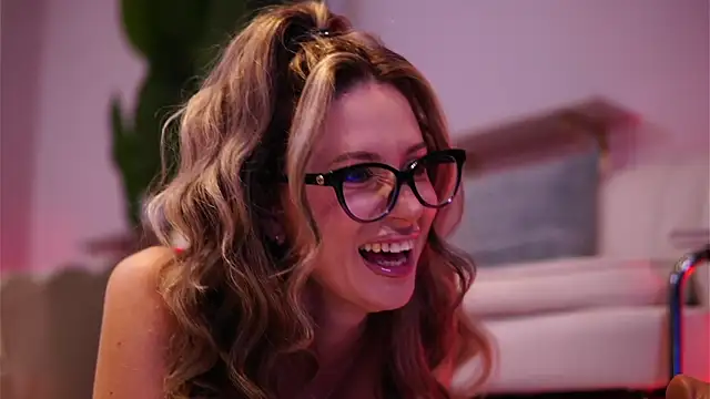 AvaMaddisson online show from 5, 12, 2025