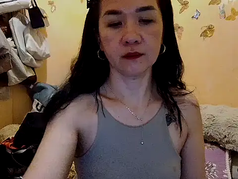 Snapshot of KissHott chatting on 13, 11, 2025 KissHott online show from 13, 11, 2025