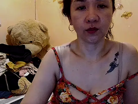 Snapshot of KissHott chatting on 25, 10, 2025 KissHott online show from 25, 10, 2025