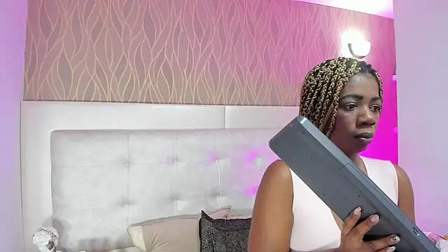 Snapshot of ThaliaWest chatting on 18, 7, 2026 ThaliaWest online show from 18, 7, 2026