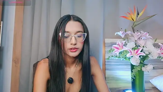 Snapshot of luna_valen chatting on 10, 5, 2026 luna valen online show from 10, 5, 2026