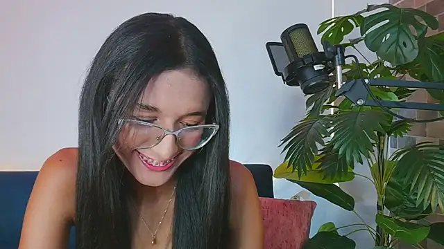Snapshot of luna_valen chatting on 29, 5, 2026 luna valen online show from 29, 5, 2026