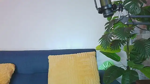 Snapshot of luna_valen chatting on 28, 5, 2026 luna valen online show from 28, 5, 2026