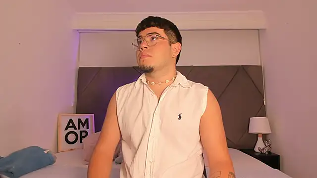 Snapshot of thiago_occonor chatting on 13, 10, 2025 thiago occonor online show from 13, 10, 2025