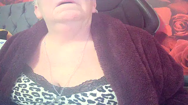 Playful MILF Demi online show from 27, 2, 2026