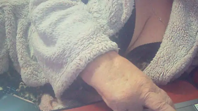 Playful MILF Demi online show from 31, 10, 2025