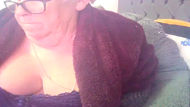 Playful MILF Demi online show from 8, 3, 2026