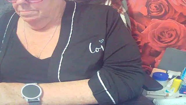 Snapshot of Playful_MILF_Demi chatting on 13, 5, 2026 Playful MILF Demi online show from 13, 5, 2026