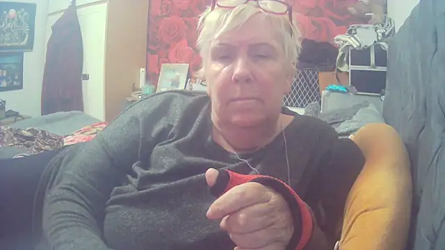 Playful MILF Demi online show from 20, 10, 2025