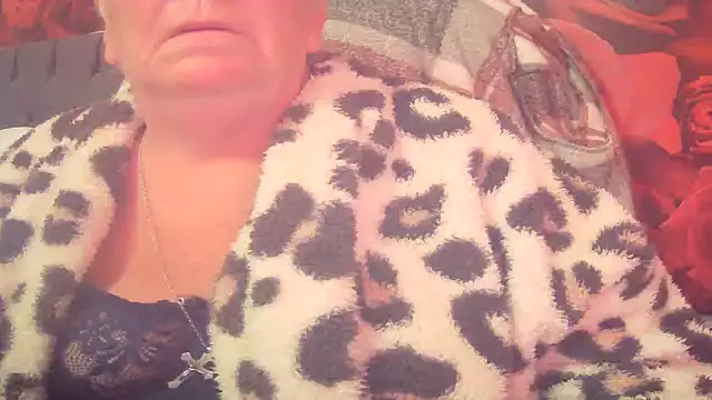 Snapshot of Playful_MILF_Demi chatting on 3, 5, 2026 Playful MILF Demi online show from 3, 5, 2026