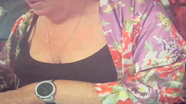 Snapshot of Playful_MILF_Demi chatting on 8, 5, 2026 Playful MILF Demi online show from 8, 5, 2026