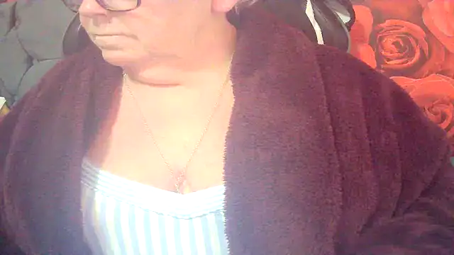 Playful MILF Demi online show from 3, 3, 2026