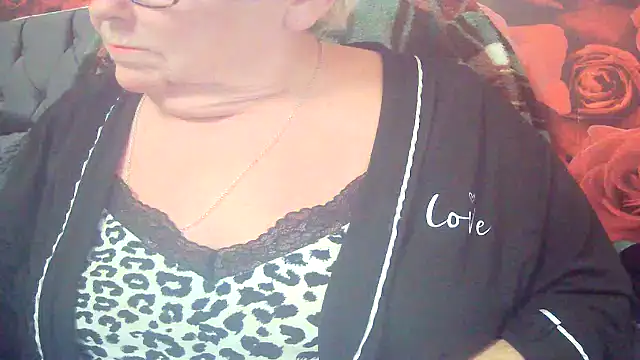 Snapshot of Playful_MILF_Demi chatting on 26, 4, 2026 Playful MILF Demi online show from 26, 4, 2026