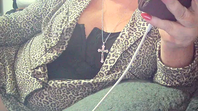 Playful MILF Demi online show from 4, 2, 2026