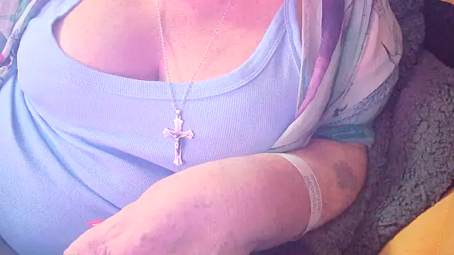 Playful MILF Demi online show from 5, 2, 2026