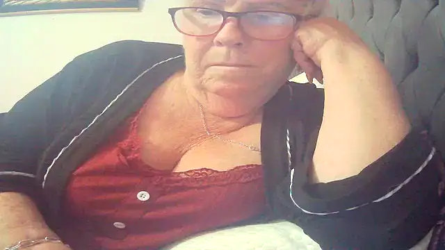 Playful MILF Demi online show from 15, 4, 2026