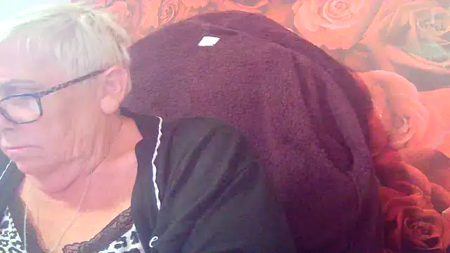 Snapshot of Playful_MILF_Demi chatting on 31, 5, 2026 Playful MILF Demi online show from 31, 5, 2026