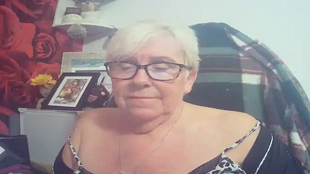 Playful MILF Demi online show from 17, 4, 2026