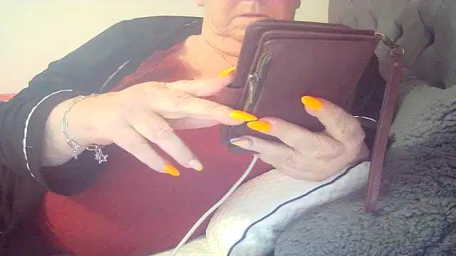 Playful MILF Demi online show from 19, 4, 2026