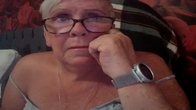 Snapshot of Playful_MILF_Demi chatting on 28, 5, 2026 Playful MILF Demi online show from 28, 5, 2026