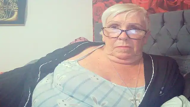 Snapshot of Playful_MILF_Demi chatting on 29, 5, 2026 Playful MILF Demi online show from 29, 5, 2026