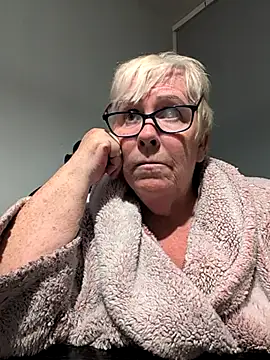 Playful MILF Demi online show from 23, 10, 2025