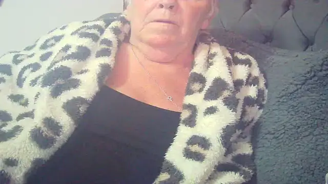 Snapshot of Playful_MILF_Demi chatting on 8, 5, 2026 Playful MILF Demi online show from 8, 5, 2026
