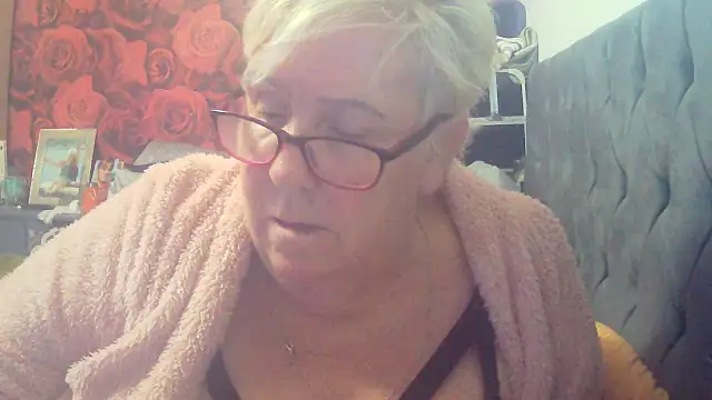 Playful MILF Demi online show from 6, 11, 2025