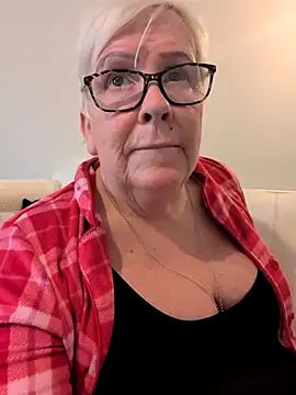 Playful MILF Demi online show from 11, 2, 2026