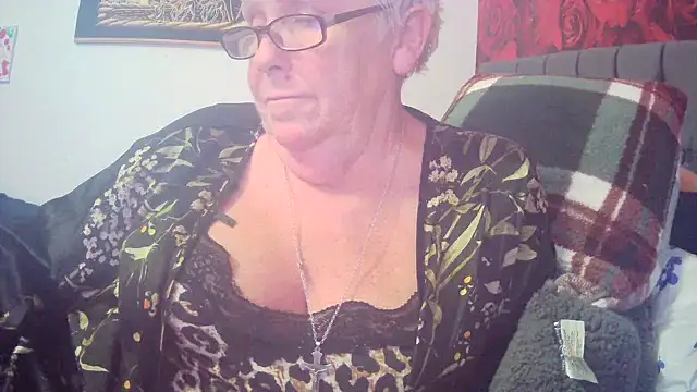 Playful MILF Demi online show from 24, 2, 2026