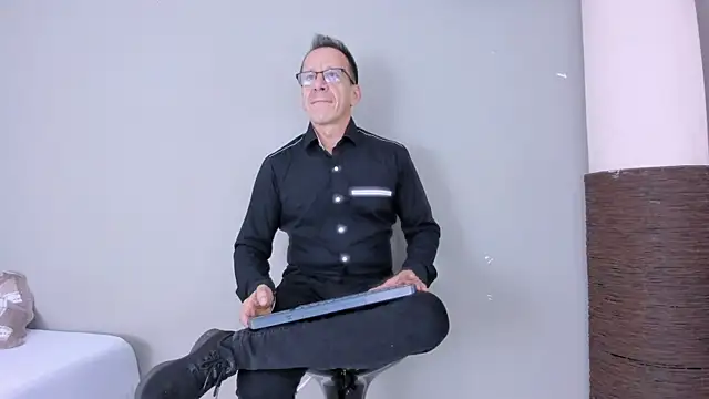  axelking  online show from 10, 11, 2025