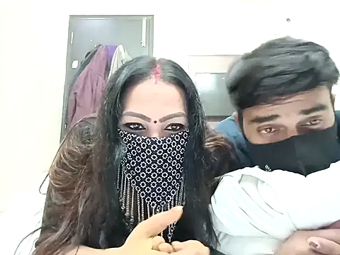 horny milf couple online show from 22, 11, 2025