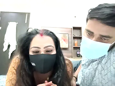 horny milf couple online show from 10, 10, 2025