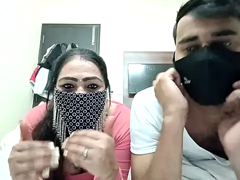 horny milf couple online show from 29, 11, 2025