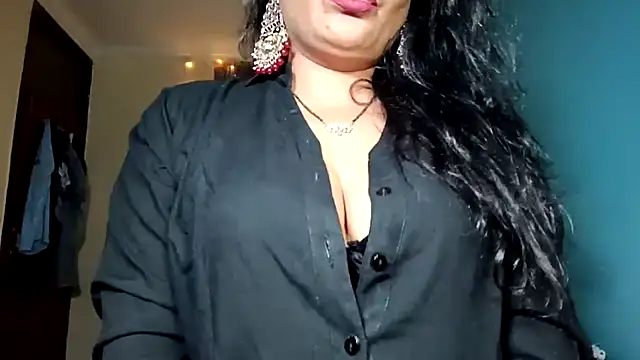 horny milf couple online show from 14, 4, 2026