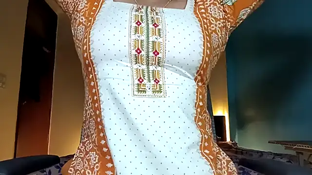 Snapshot of horny_milf_couple chatting on 7, 6, 2026 horny milf couple online show from 7, 6, 2026