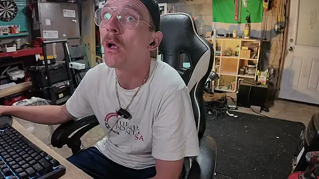 AverageMaleJay online show from 18, 5, 2026